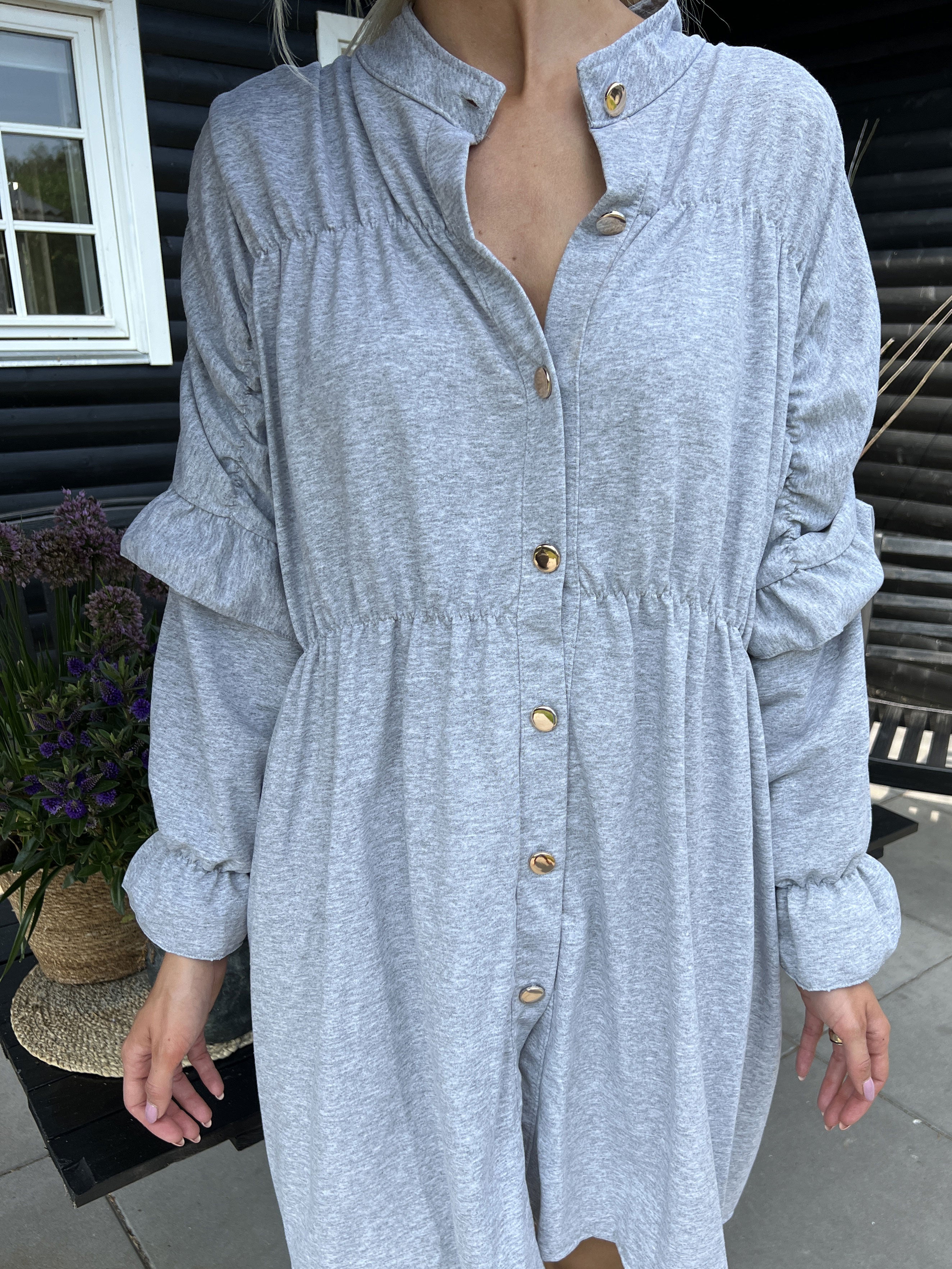 Monica Jersey - Sød joggingkjole med flæser